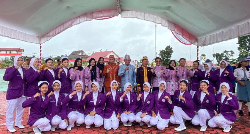 Akbid Murung Raya Mengikuti Upacara Bendera Hardiknas 2 Mei 2025 di Kantor Bupati