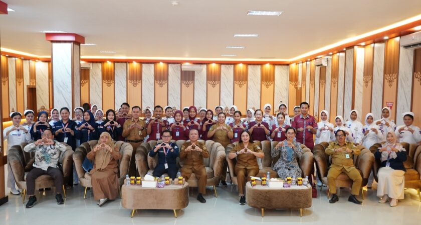 Seremonial Penyerahan Mahasiswi Praktik Kebidanan Akbid Murung Raya di RSUD Puruk Cahu